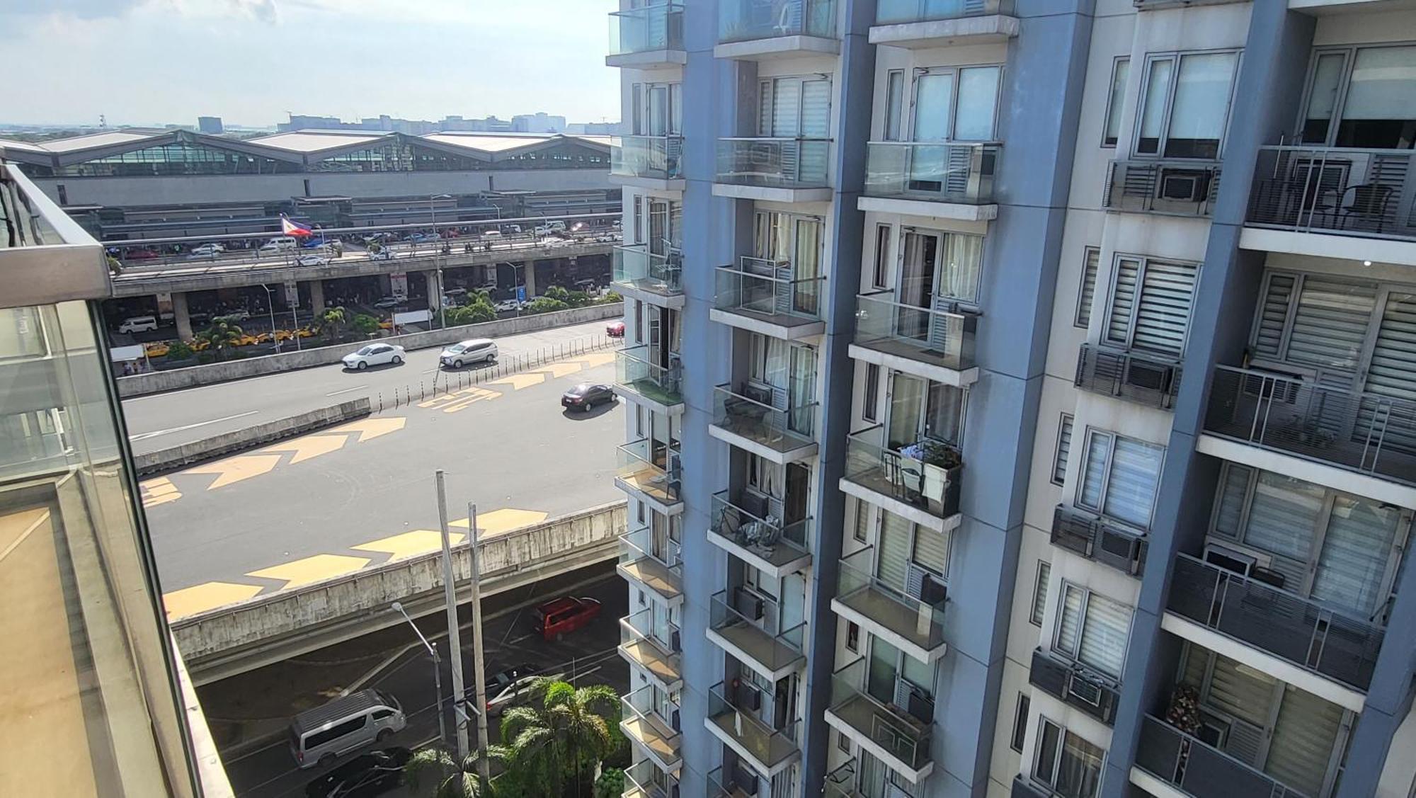 One Palm Tree Villas Condominium - Studio 10O With Balcony - Across Terminal 3 Airport Manila Exterior photo