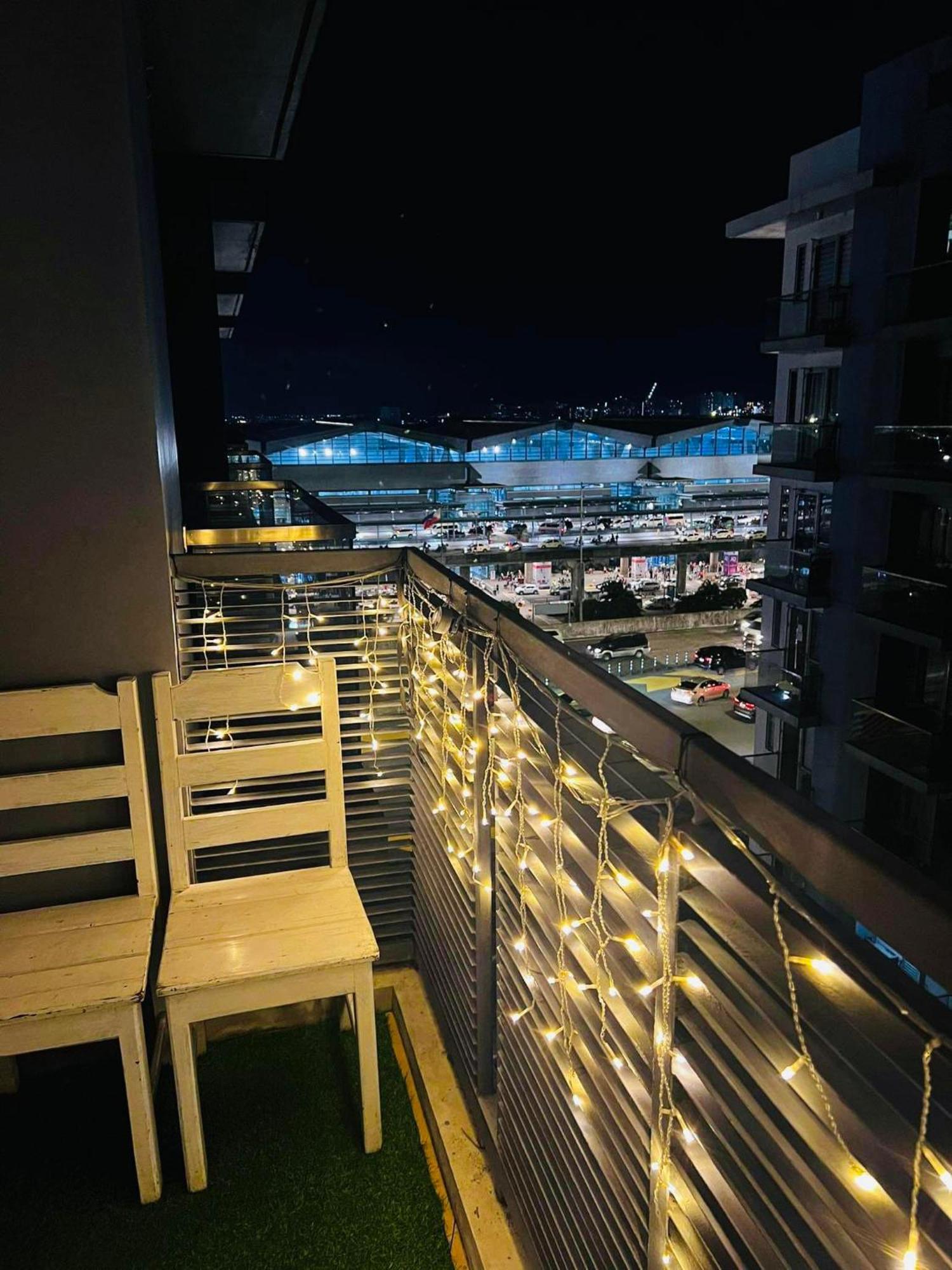 One Palm Tree Villas Condominium - Studio 10O With Balcony - Across Terminal 3 Airport Manila Exterior photo